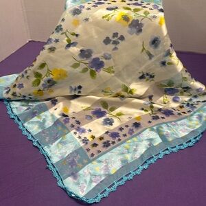 Vintage Laura, Ashley💜 floral Square scarf with crochet ends nwt